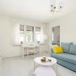 Daire Grochowska Bright With Desk By Renters *