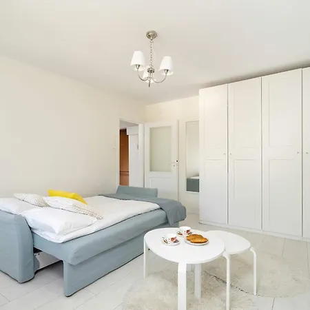 Grochowska Bright With Desk By Renters Apartment Posen