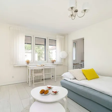 Apartment Grochowska Bright With Desk By Renters