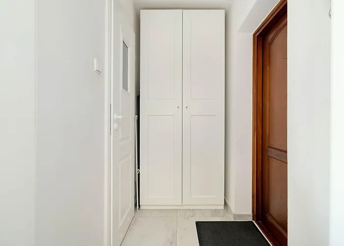 公寓 Grochowska Bright With Desk By Renters 波兹南