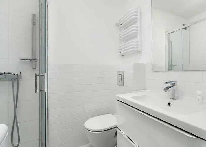 Daire Grochowska Bright With Desk By Renters Poznan